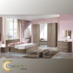 Arabic: غرفة نوم ماستر مودرن كاملة تشمل سرير ودولاب وتسريحة بتصميم فاخر. English: Complete Modern Master Bedroom Set including Bed, Wardrobe, and Dresser with luxury design.